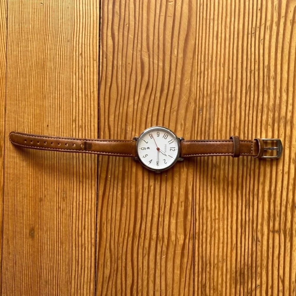 Fossil watch with leather band - Picture 10 of 10